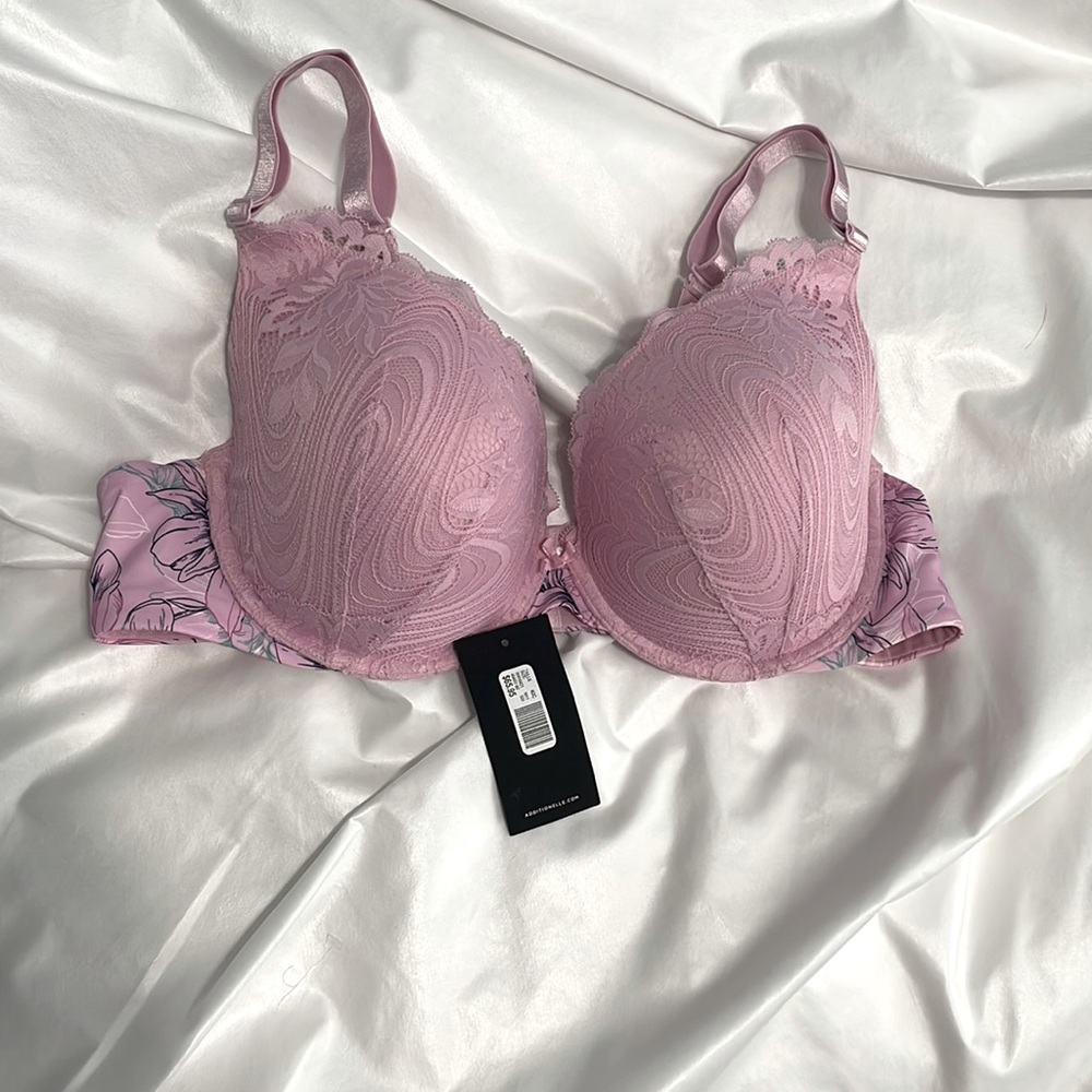 NWT - Desse plunge, padded underwire bra 40C